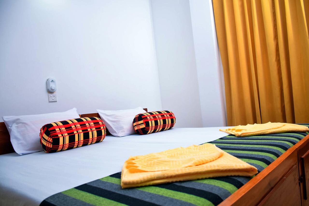Vishmee Holiday Inn Embilipitiya Exteriör bild