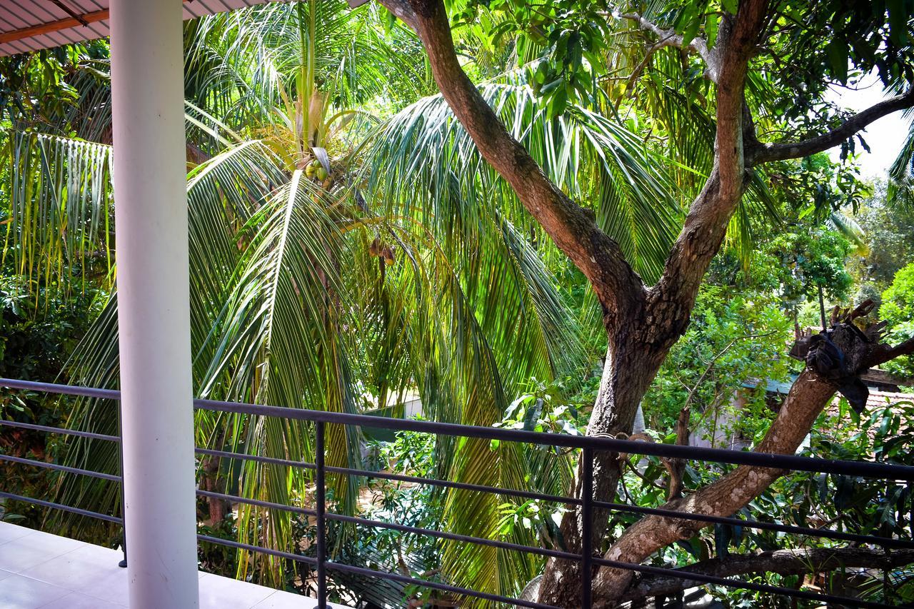 Vishmee Holiday Inn Embilipitiya Exteriör bild